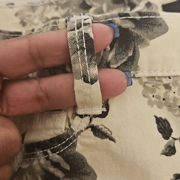 Floral Print Women's Jeans - Picture 7 of 16